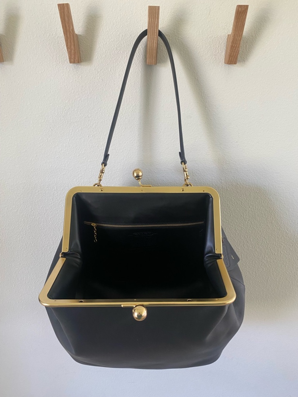 Coach The Kisslock Frame Bag Limited Re-Edition 1969 Large Black Brass - Picture 10 of 15